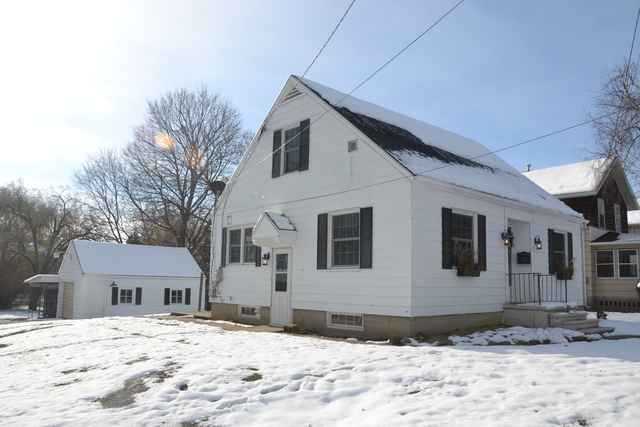 420 E Bradshaw St, Dixon, IL 61021 photo 1