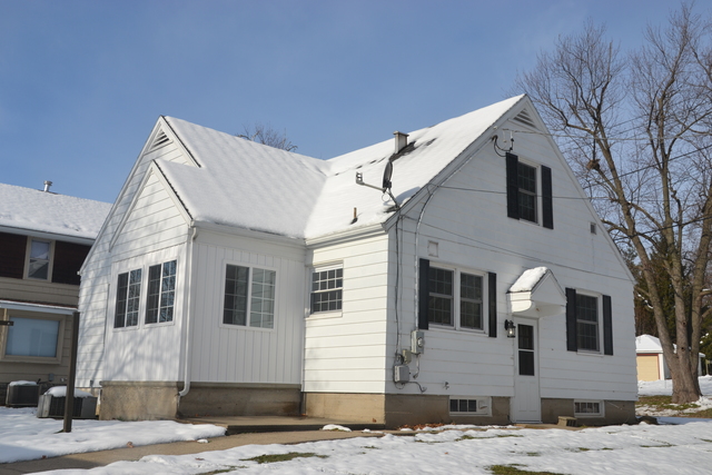 420 E Bradshaw St, Dixon, IL 61021 photo 2