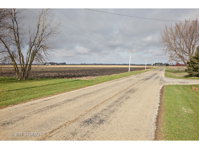 3933 E 1st Rd, Mendota, IL 61342 photo 18