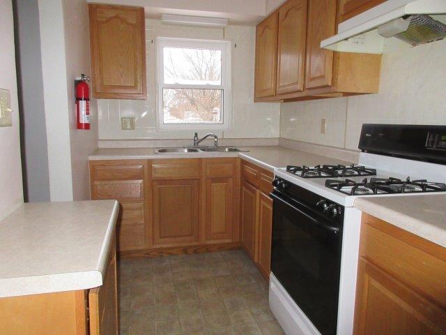 506 E 7th St, Sterling, IL 61081 photo 3