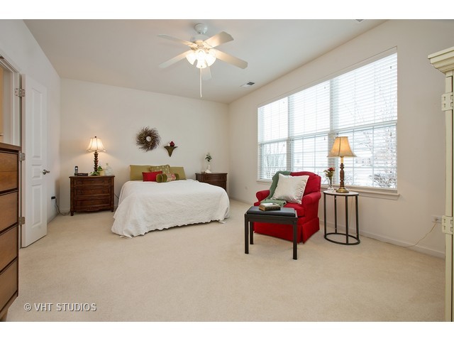 2524 Edgewater Dr, Elgin, IL 60124 photo 10