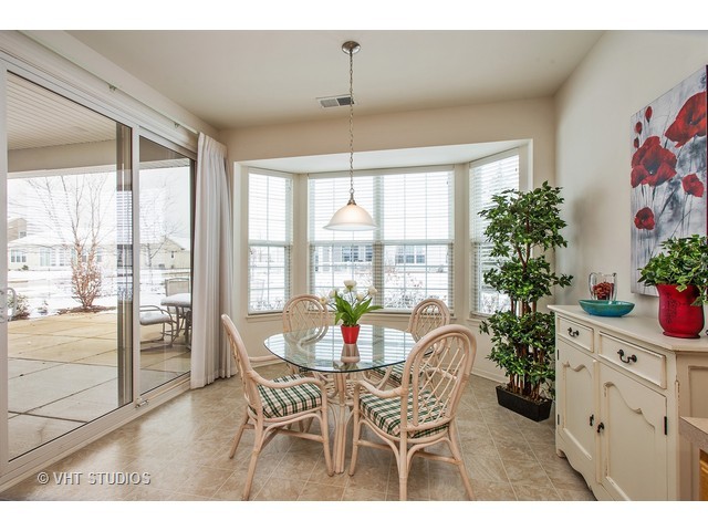 2524 Edgewater Dr, Elgin, IL 60124 photo 7