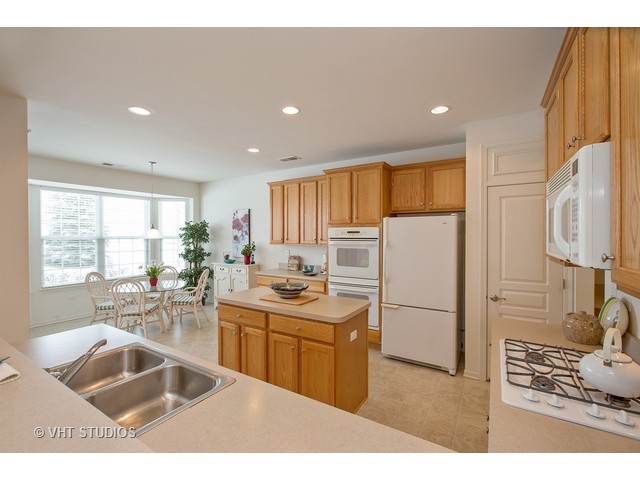 2524 Edgewater Dr, Elgin, IL 60124 photo 6