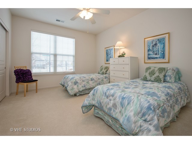 2524 Edgewater Dr, Elgin, IL 60124 photo 12