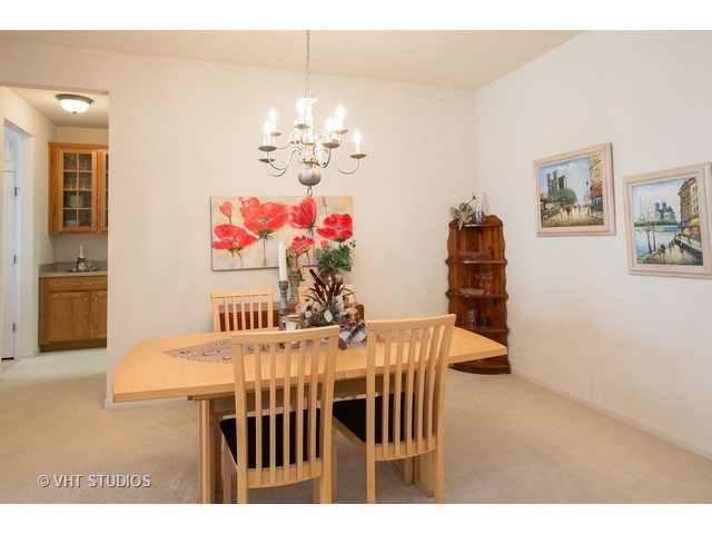 2524 Edgewater Dr, Elgin, IL 60124 photo 8
