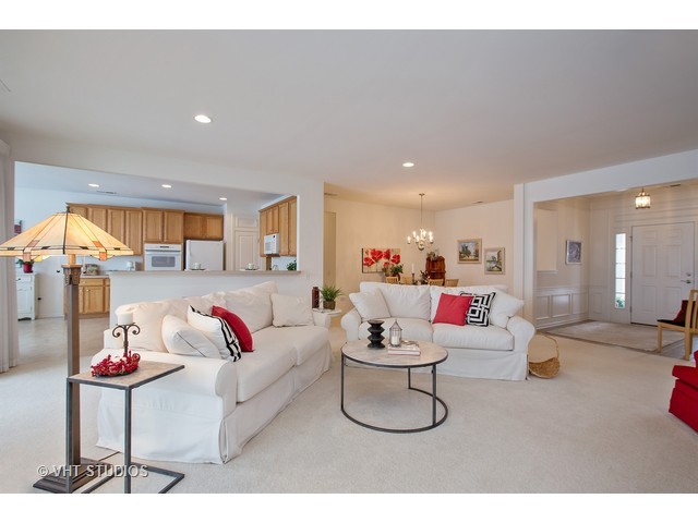 2524 Edgewater Dr, Elgin, IL 60124 photo 3