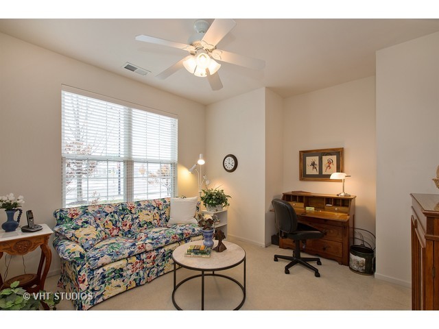 2524 Edgewater Dr, Elgin, IL 60124 photo 9