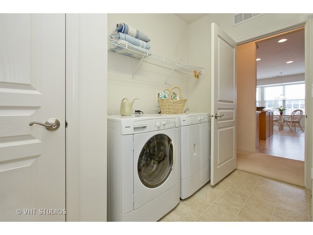 2524 Edgewater Dr, Elgin, IL 60124 photo 14