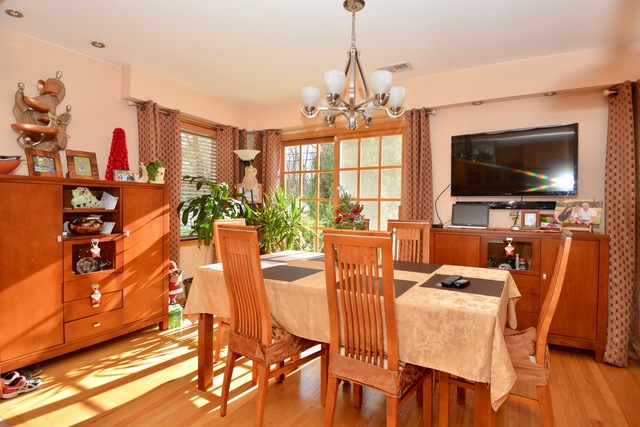 2376 E Ballard Rd, Des Plaines, IL 60016 photo 3