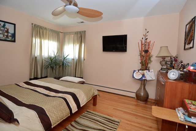 2376 E Ballard Rd, Des Plaines, IL 60016 photo 6
