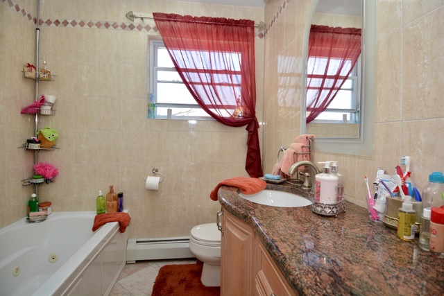 2376 E Ballard Rd, Des Plaines, IL 60016 photo 5