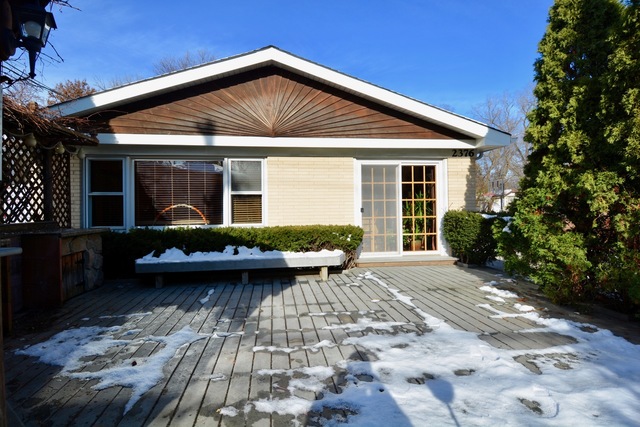 2376 E Ballard Rd, Des Plaines, IL 60016 photo 11