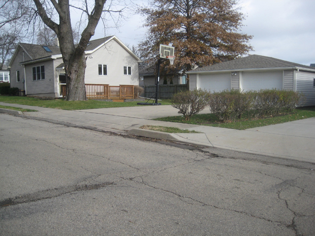 1127 Prospect Ave, Peru, IL 61354 photo 2