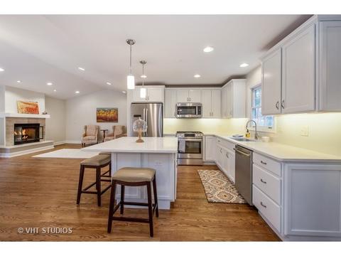 195 Hamilton Ct, Lake Bluff, IL 60044 photo 2