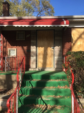 570 E 104th Pl, Chicago, IL 60628 photo 2