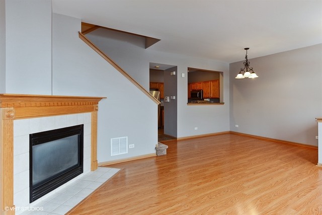 2483 Georgetown Cir, Aurora, IL 60503 photo 3
