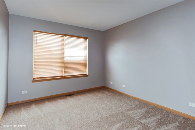 2483 Georgetown Cir, Aurora, IL 60503 photo 9