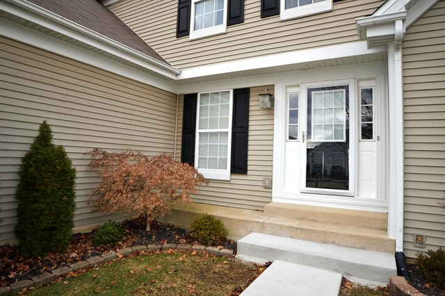 2013 Carrier Cir, Plainfield, IL 60586 photo 2