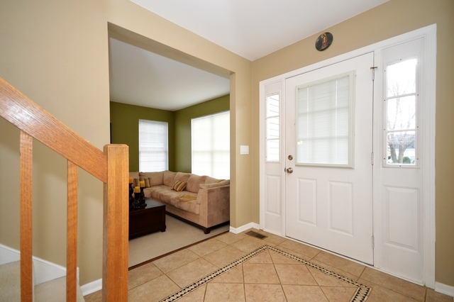 2013 Carrier Cir, Plainfield, IL 60586 photo 3