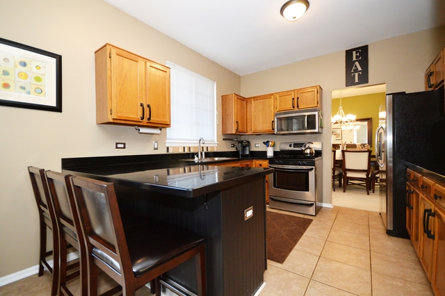 2013 Carrier Cir, Plainfield, IL 60586 photo 7