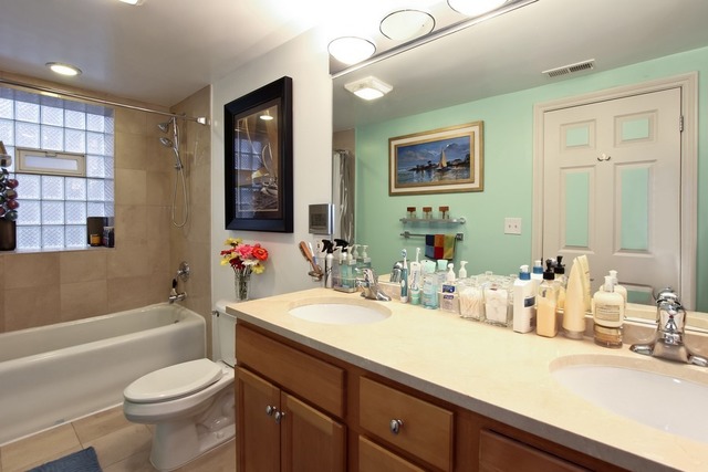 6052 N Claremont Ave #1N, Chicago, IL 60659 photo 7