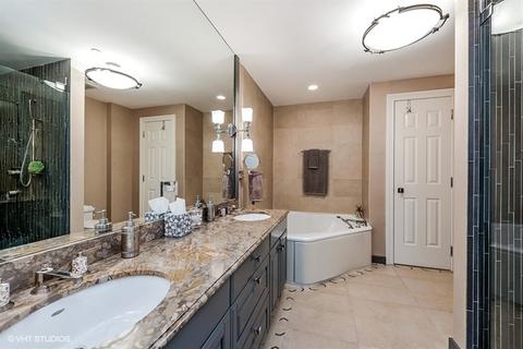 21 E Huron St #2405, Chicago, IL 60611 photo 12