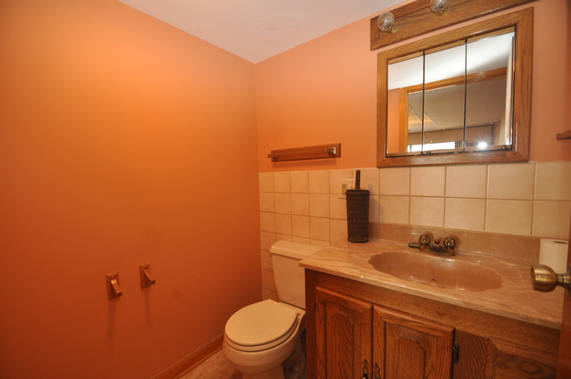 9247 Maple Ln, Des Plaines, IL 60016 photo 7