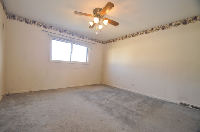 9247 Maple Ln, Des Plaines, IL 60016 photo 13