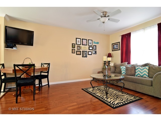 817 Parkway Ave, Elgin, IL 60120 photo 2