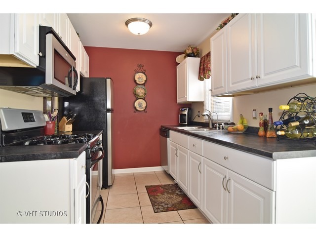 817 Parkway Ave, Elgin, IL 60120 photo 3