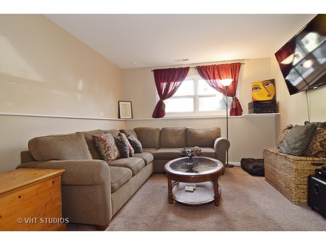 817 Parkway Ave, Elgin, IL 60120 photo 5