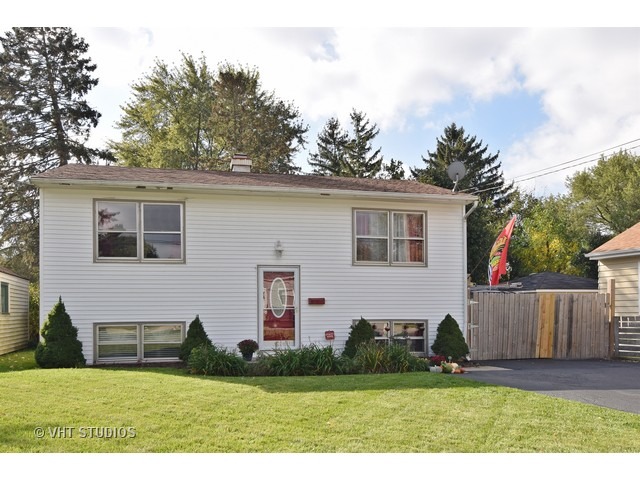 817 Parkway Ave, Elgin, IL 60120 photo 1