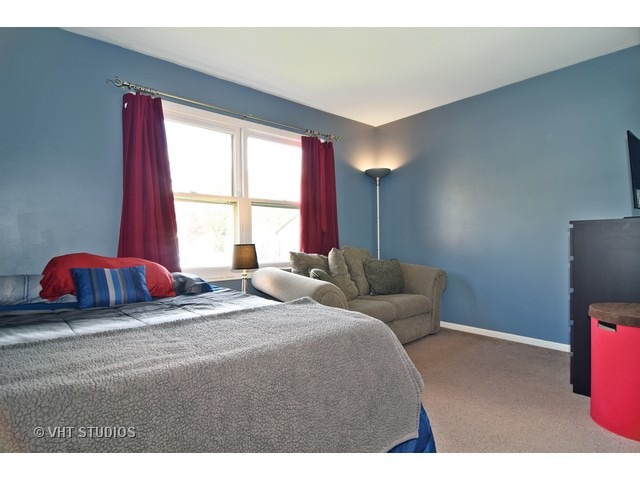 817 Parkway Ave, Elgin, IL 60120 photo 8