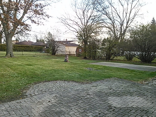 563 Pinecroft Dr, Roselle, IL 60172 photo 12