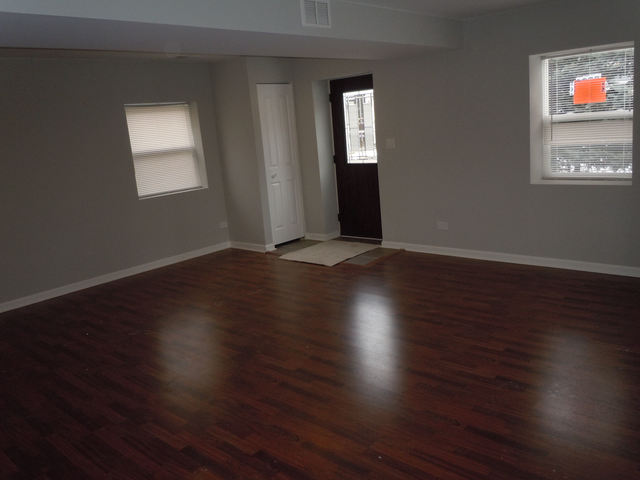 1672 Webster Ln, Des Plaines, IL 60018 photo 2
