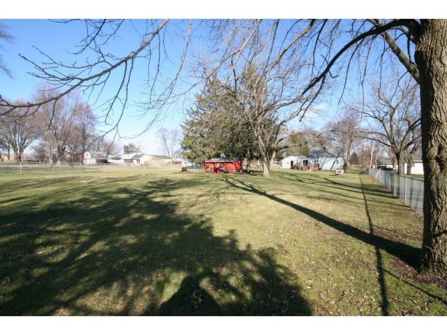 70 Maple St, Elgin, IL 60123 photo 11
