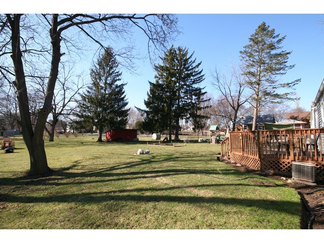 70 Maple St, Elgin, IL 60123 photo 9