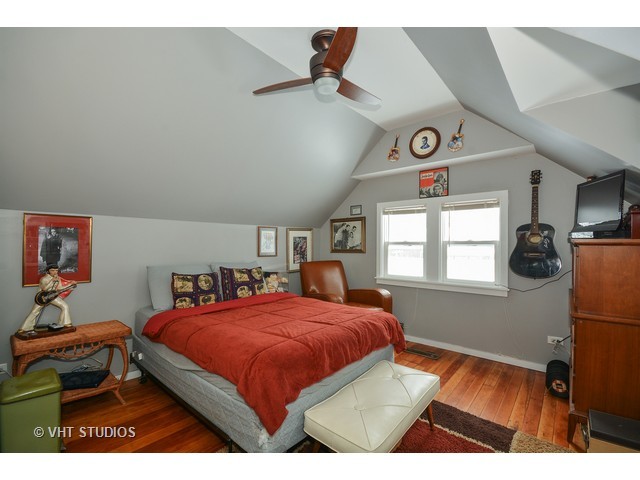 70 Maple St, Elgin, IL 60123 photo 8