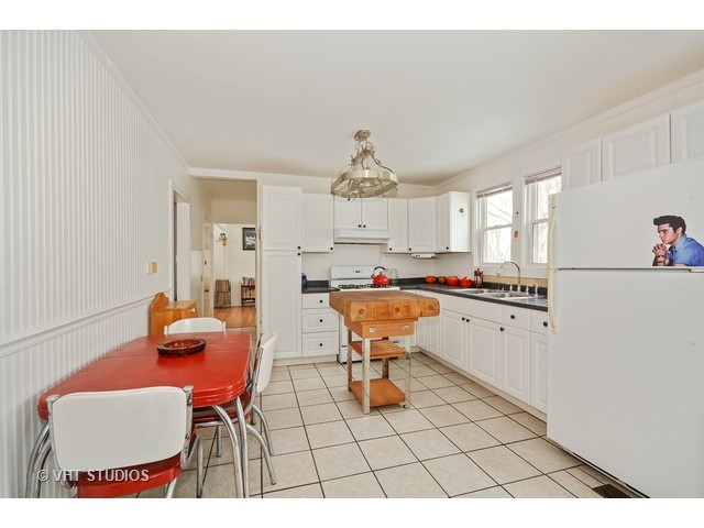 70 Maple St, Elgin, IL 60123 photo 4
