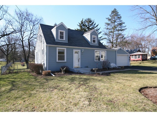 70 Maple St, Elgin, IL 60123 photo 1