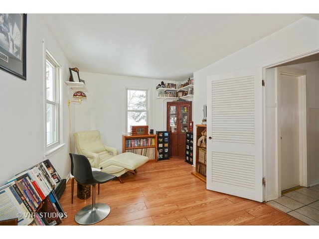 70 Maple St, Elgin, IL 60123 photo 6