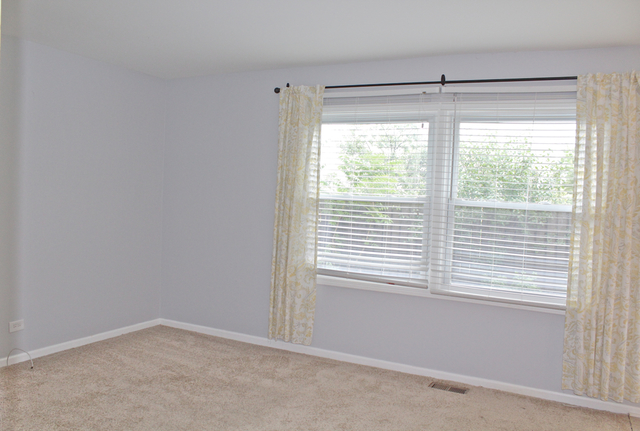 1922 Georgetown Ln, Hoffman Estates, IL 60169 photo 3