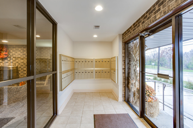 960 S River Rd #406, Des Plaines, IL 60016 photo 2