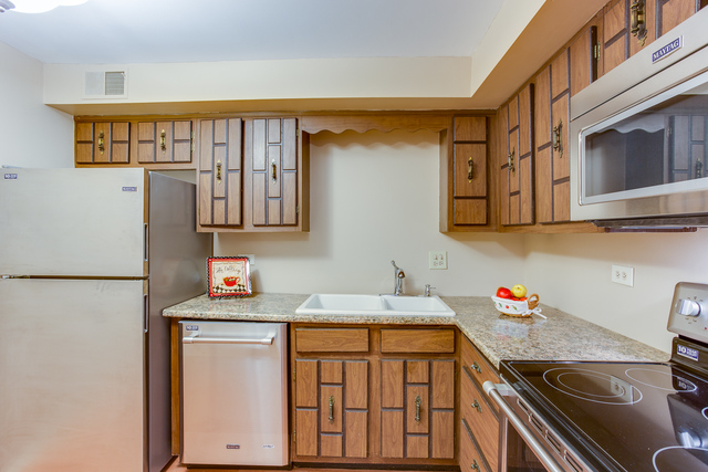 960 S River Rd #406, Des Plaines, IL 60016 photo 5