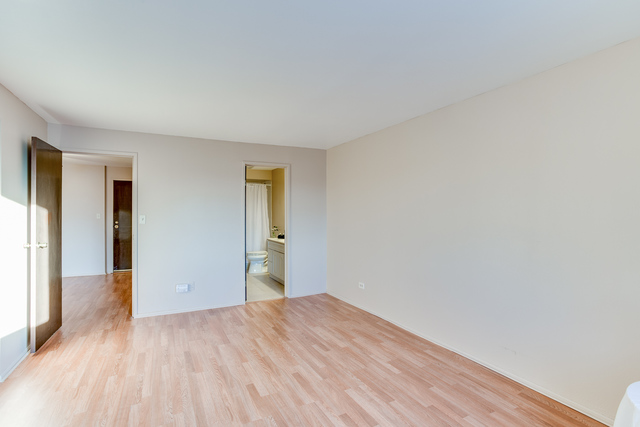 960 S River Rd #406, Des Plaines, IL 60016 photo 10