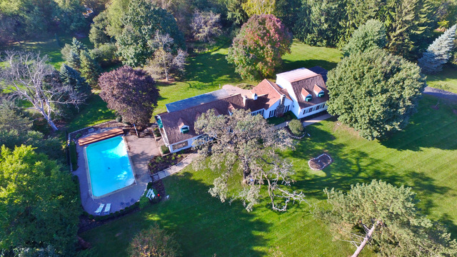5845 Edgewood Dr, Algonquin, IL 60102 photo 1