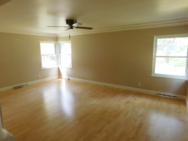 2006 E Washington St, Joliet, IL 60433 photo 4
