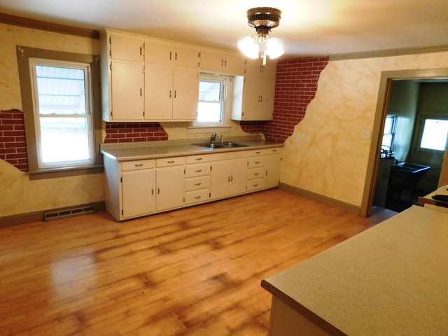 2006 E Washington St, Joliet, IL 60433 photo 3