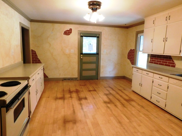 2006 E Washington St, Joliet, IL 60433 photo 2