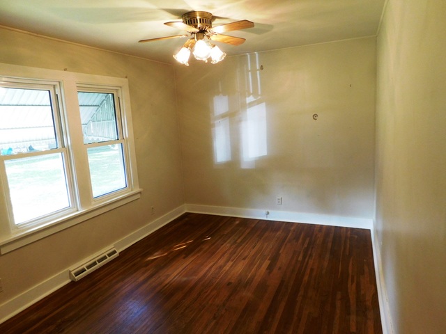 2006 E Washington St, Joliet, IL 60433 photo 5
